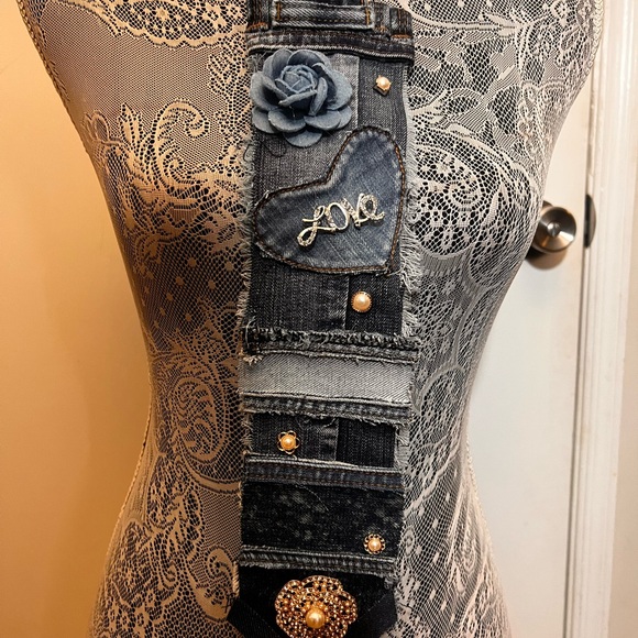Embellished Denim Necktie Necklace with Floral Accents - Picture 3 of 4